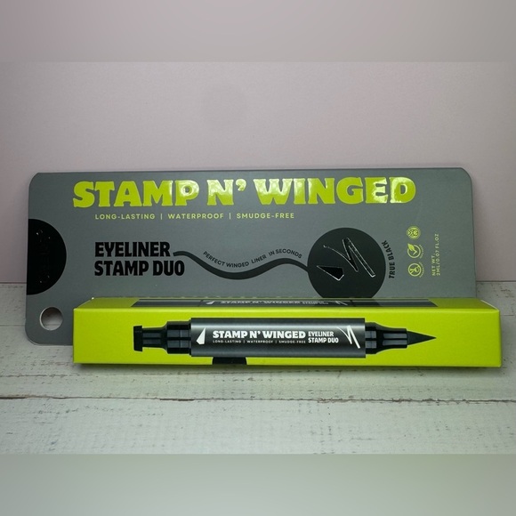 OZ LAB  Stamp N'Winged - Eyeliner Pen and Stamp 2 in 1 NIB (True Black) - Picture 2 of 4